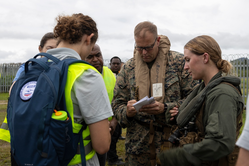 31st MEU Marines Aid Displaced Bougainville Villagers