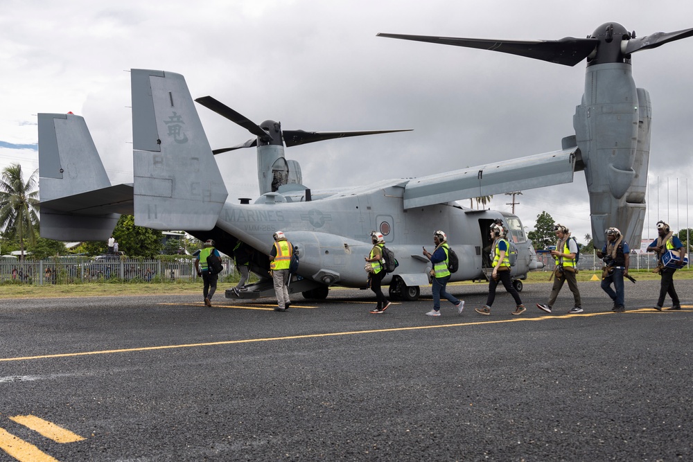 31st MEU Marines Aid Displaced Bougainville Villagers