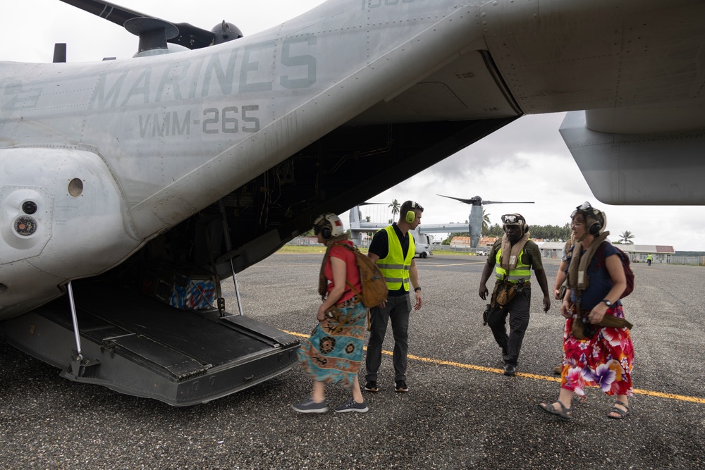 31st MEU Marines Aid Displaced Bougainville Villagers