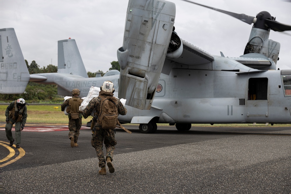 31st MEU Marines Aid Displaced Bougainville Villagers