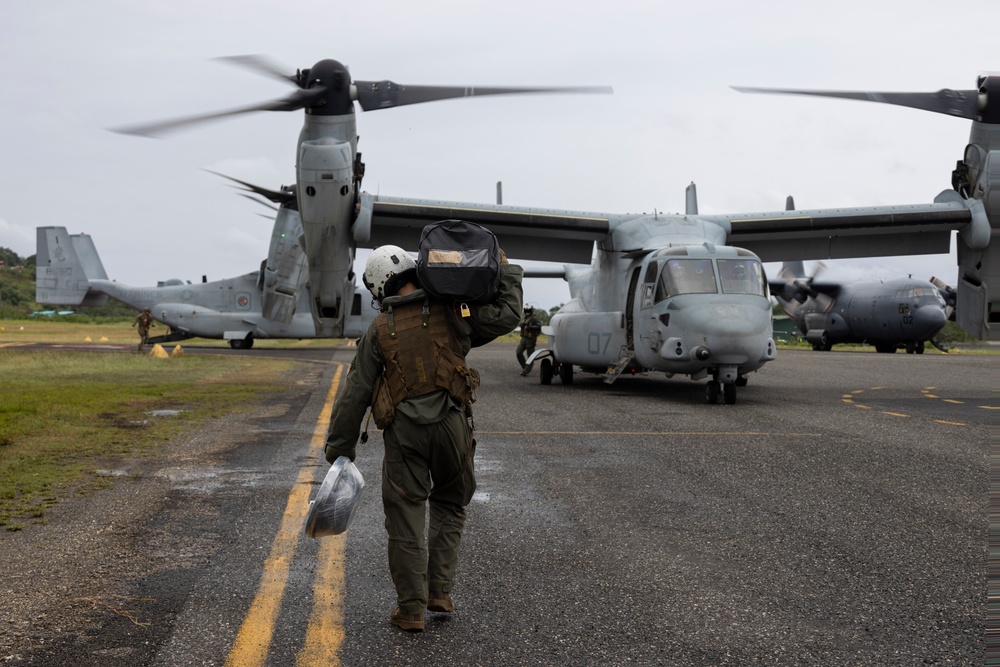 31st MEU Marines Aid Displaced Bougainville Villagers