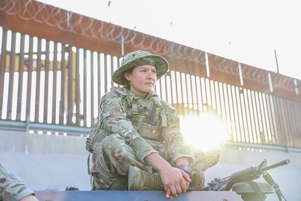 DVIDS - Images - Oklahoma Guardsmen Patrol Border In Support Of ...