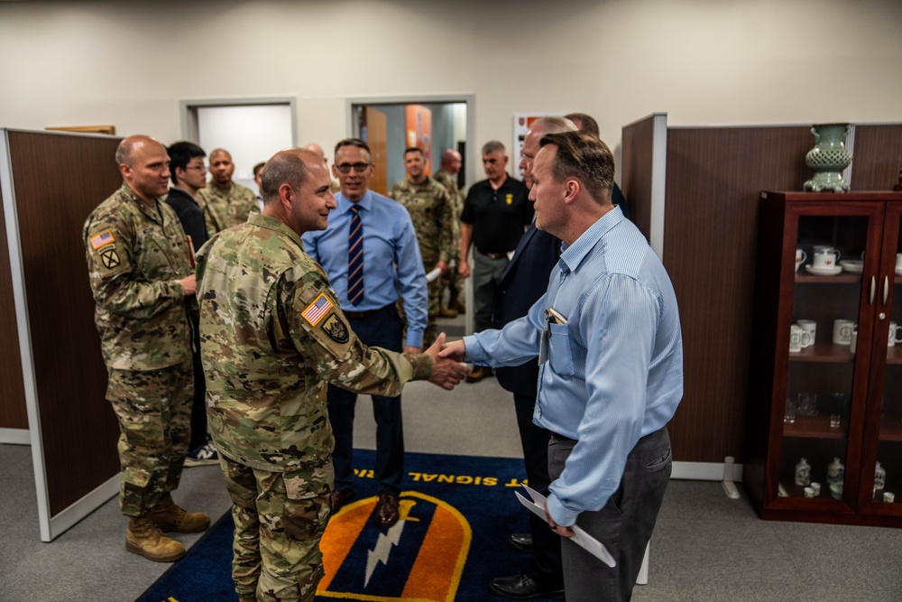 Eighth Army visiting the Communication Center