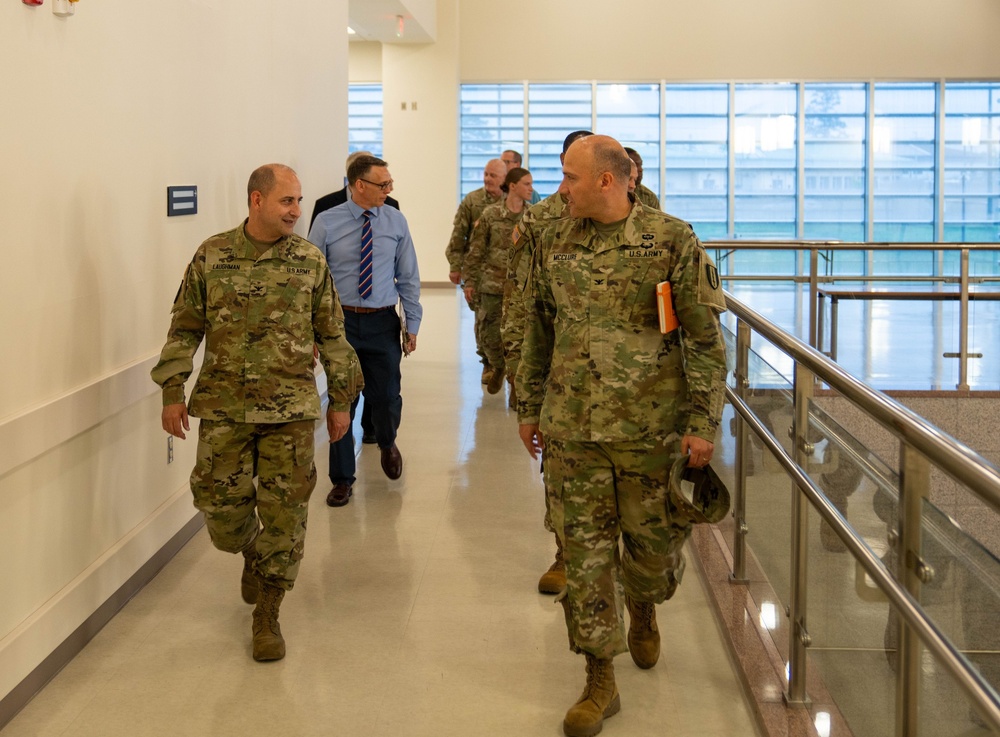 Eighth Army visiting the Communication Center