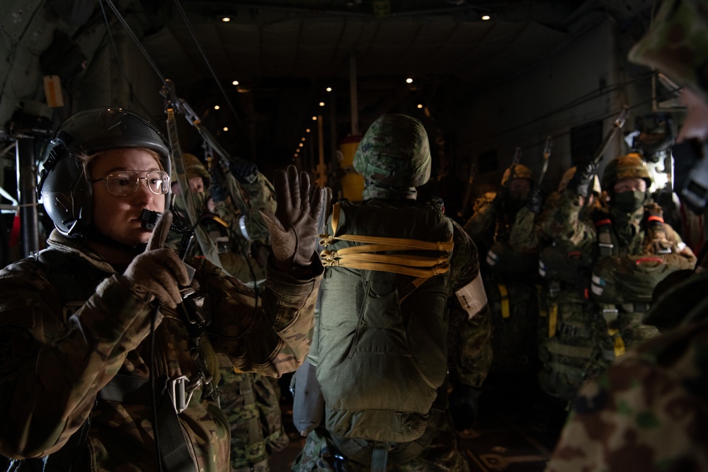 US, Japan forces integrate during Airborne 2023