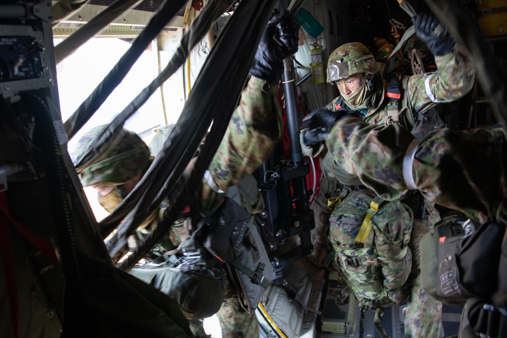 US, Japan forces integrate during Airborne 2023