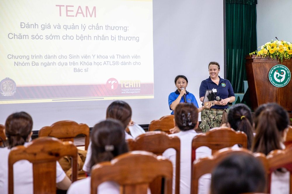 Pacific Partnership 2023: Medical team presents at Phu Yen General Hospital