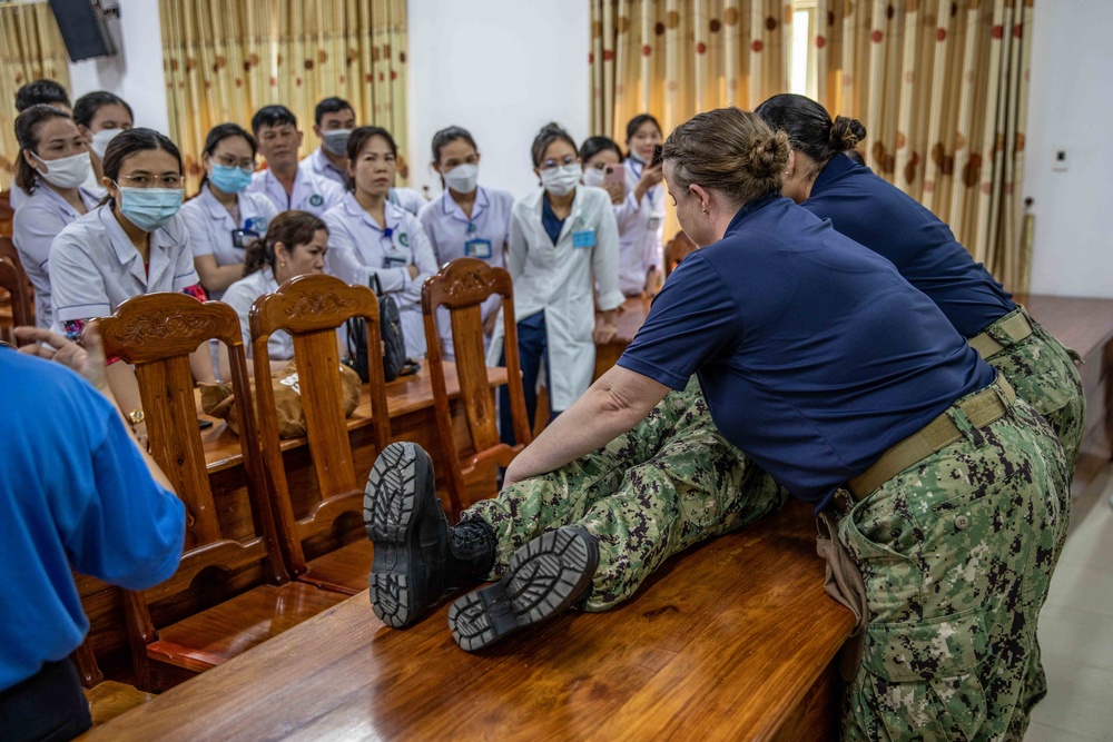 Pacific Partnership 2023: Medical Team Works with Phu Yen General Hospital Staff