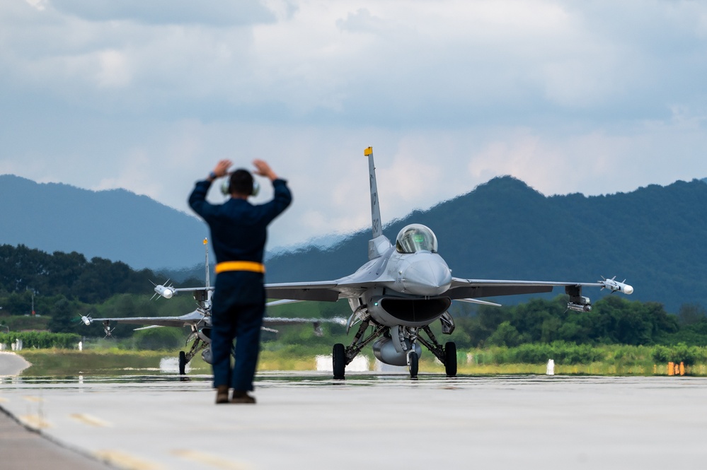 Wolf Pack advances techniques friendship with ROKAF