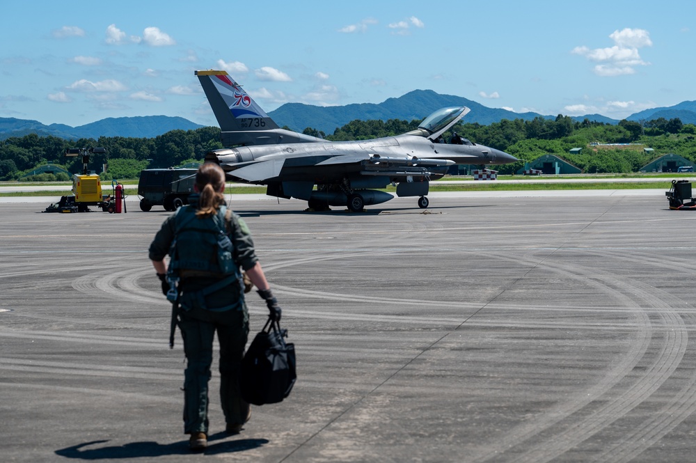 Wolf Pack advances techniques friendship with ROKAF