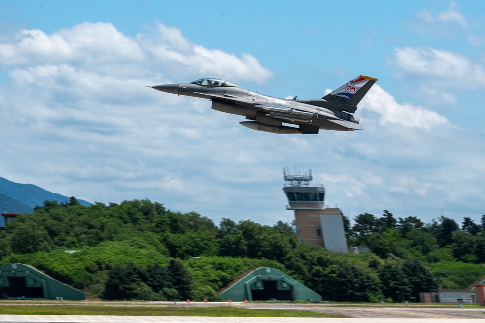 Wolf Pack advances techniques friendship with ROKAF