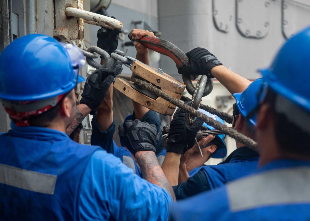 Sailors Connect Pelican Hook