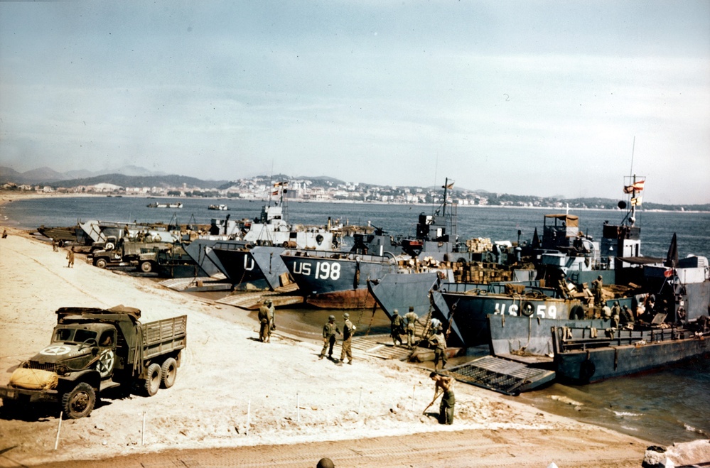 DVIDS – Actualités – Débarquements dans le sud de la France (15 AUG 1944)