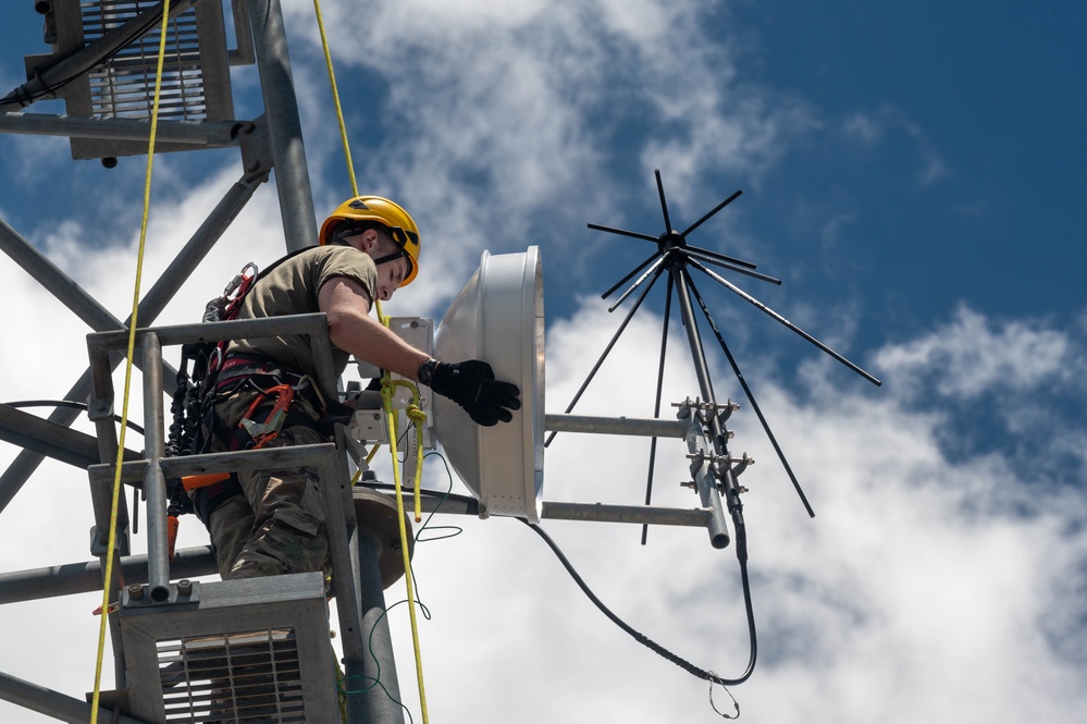 607th ACS installs radio system on Mount Lemmon