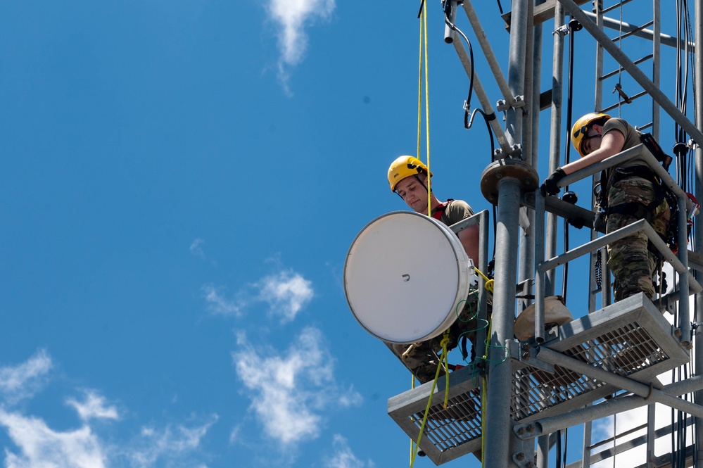 607th ACS installs radio system on Mount Lemmon