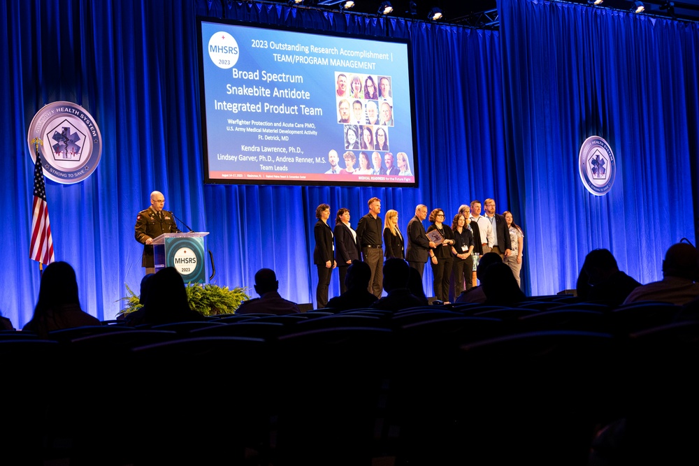 USAMMDA Broad-Spectrum Snakebite Antidote developers take Program Management award during MHSRS