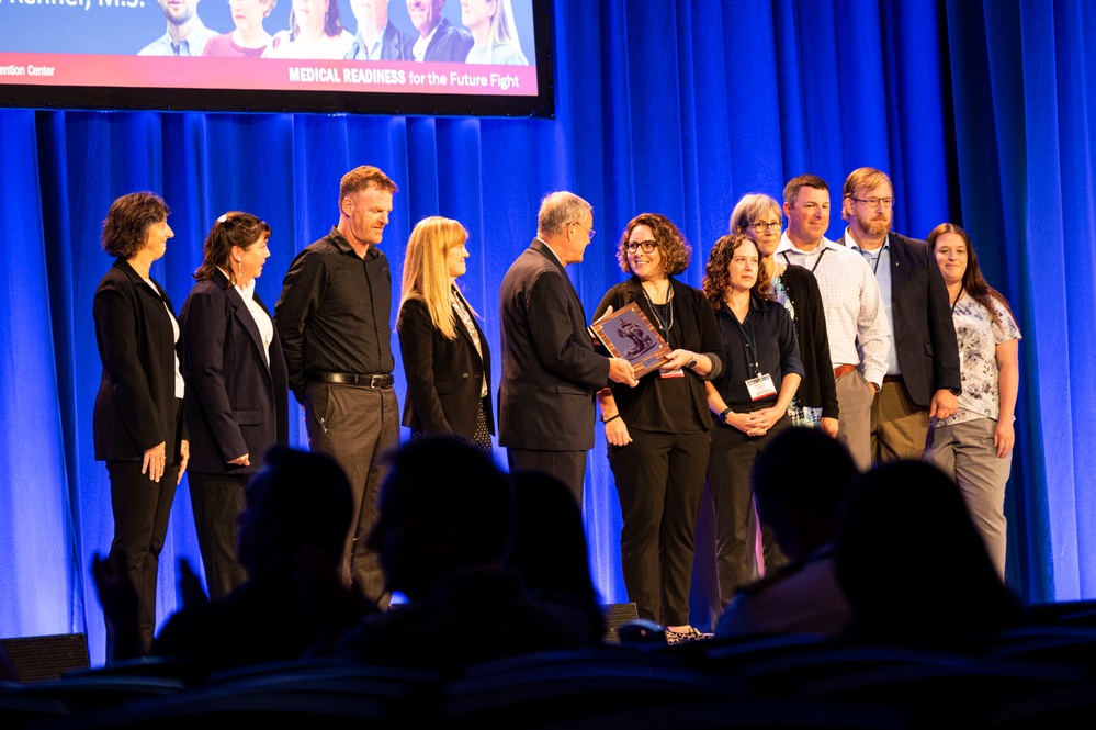 USAMMDA Broad-Spectrum Snakebite Antidote developers take Program Management award during MHSRS