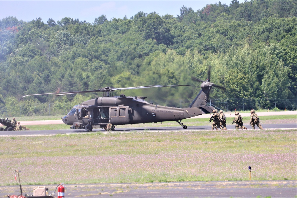 Wisconsin National Guard's 1st Battalion, 147th Aviation Regiment supports airshow 'dress rehearsal' event at Fort McCoy