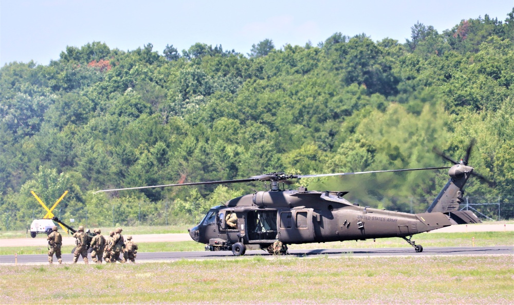 Wisconsin National Guard's 1st Battalion, 147th Aviation Regiment supports airshow 'dress rehearsal' event at Fort McCoy