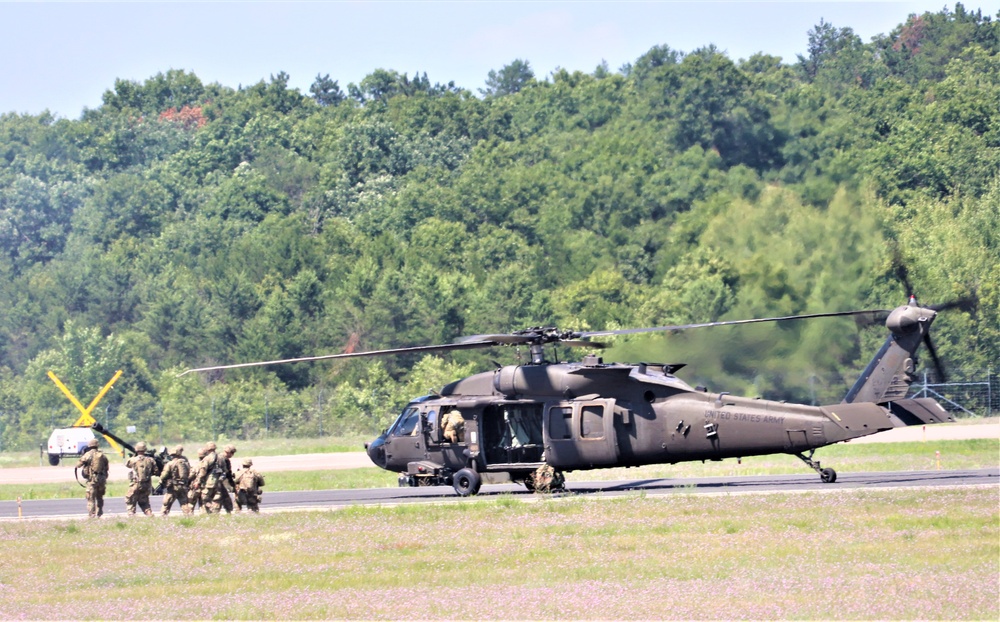 Wisconsin National Guard's 1st Battalion, 147th Aviation Regiment supports airshow 'dress rehearsal' event at Fort McCoy