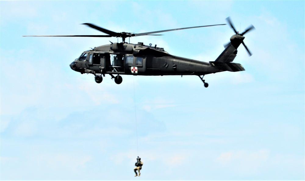 Wisconsin National Guard’s Black Hawk live-hoist capability practiced as part of airshow experience