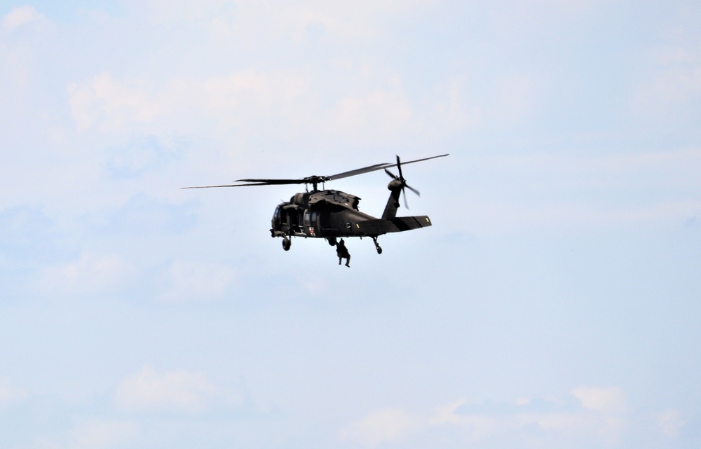 Wisconsin National Guard’s Black Hawk live-hoist capability practiced as part of airshow experience