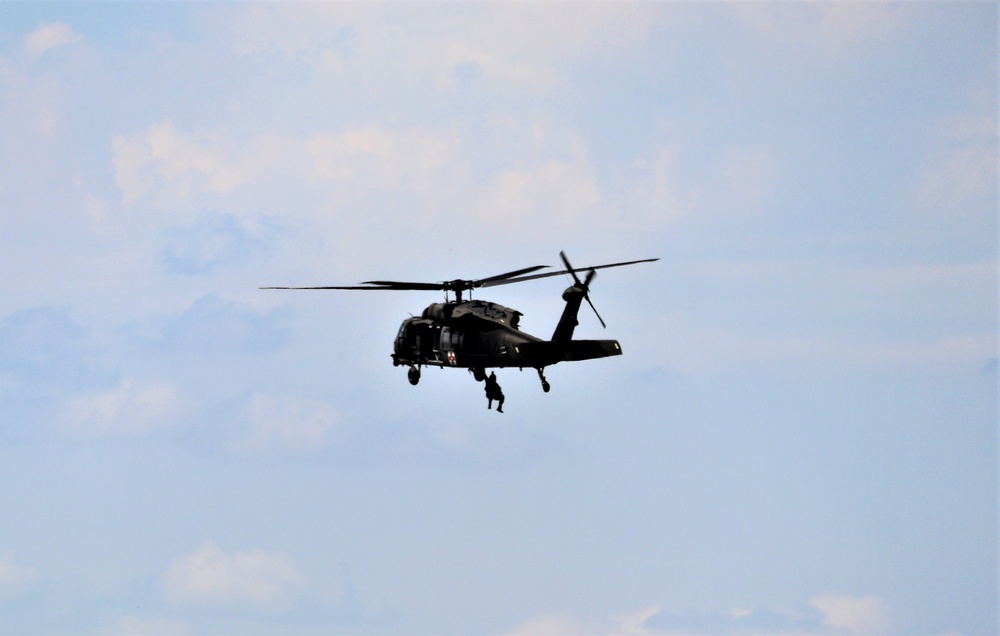 Wisconsin National Guard’s Black Hawk live-hoist capability practiced as part of airshow experience