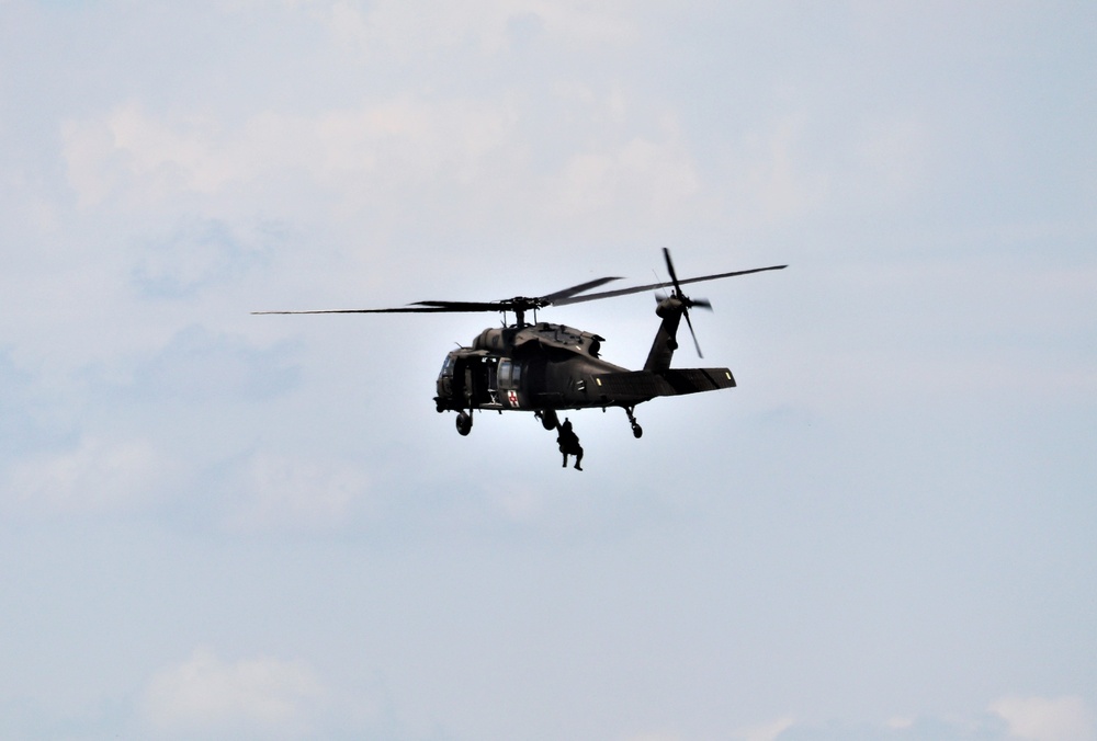 Wisconsin National Guard’s Black Hawk live-hoist capability practiced as part of airshow experience