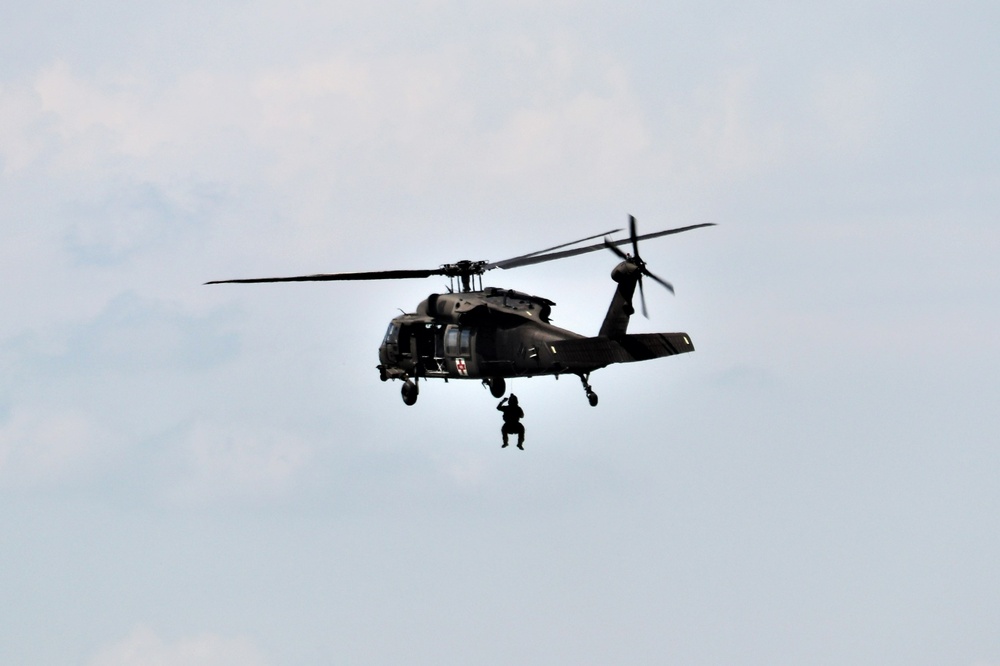 Wisconsin National Guard’s Black Hawk live-hoist capability practiced as part of airshow experience