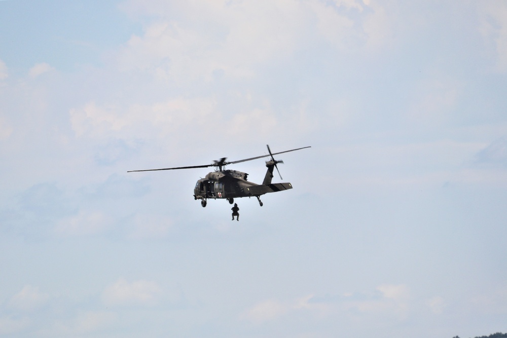 Wisconsin National Guard’s Black Hawk live-hoist capability practiced as part of airshow experience