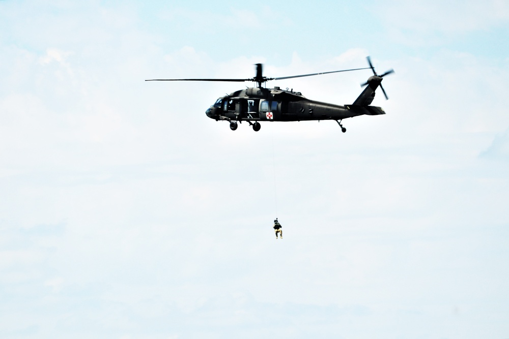 Wisconsin National Guard’s Black Hawk live-hoist capability practiced as part of airshow experience