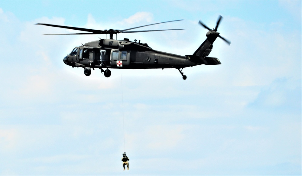 Wisconsin National Guard’s Black Hawk live-hoist capability practiced as part of airshow experience