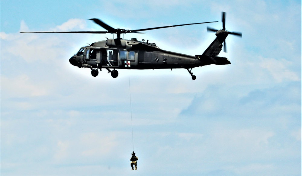 Wisconsin National Guard’s Black Hawk live-hoist capability practiced as part of airshow experience