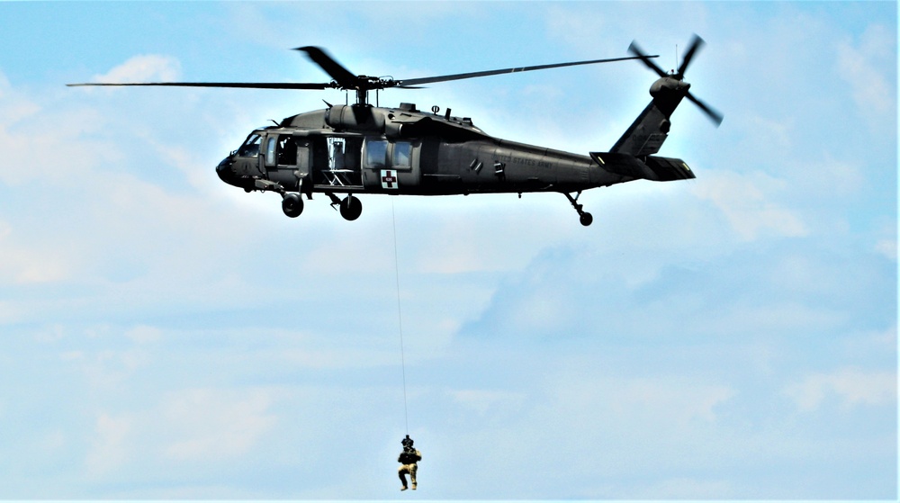 Wisconsin National Guard’s Black Hawk live-hoist capability practiced as part of airshow experience