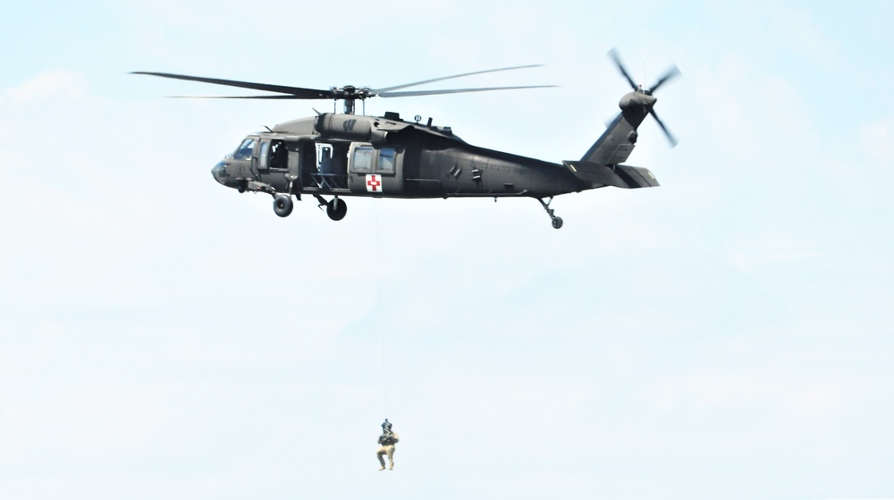 Wisconsin National Guard’s Black Hawk live-hoist capability practiced as part of airshow experience