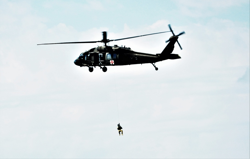 Wisconsin National Guard’s Black Hawk live-hoist capability practiced as part of airshow experience