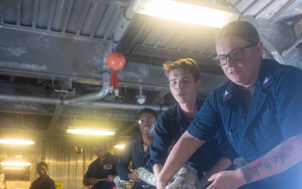 USS Manchester arrives in Guam