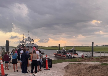 Coast Guard, Navy rescue 4 missing divers 46 miles southeast of Cape Fear River, North Carolina