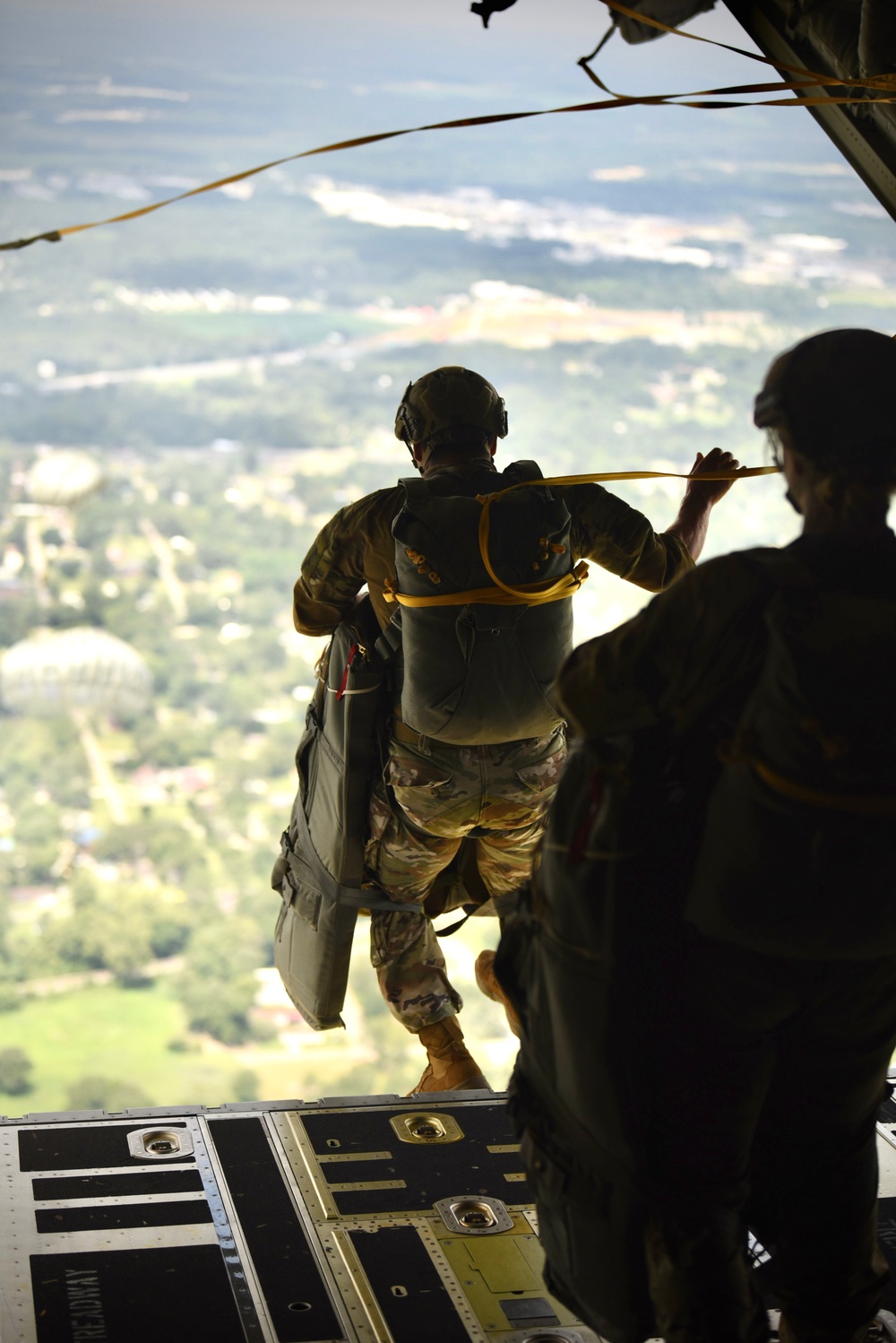 820 BDG performs static-line jump training