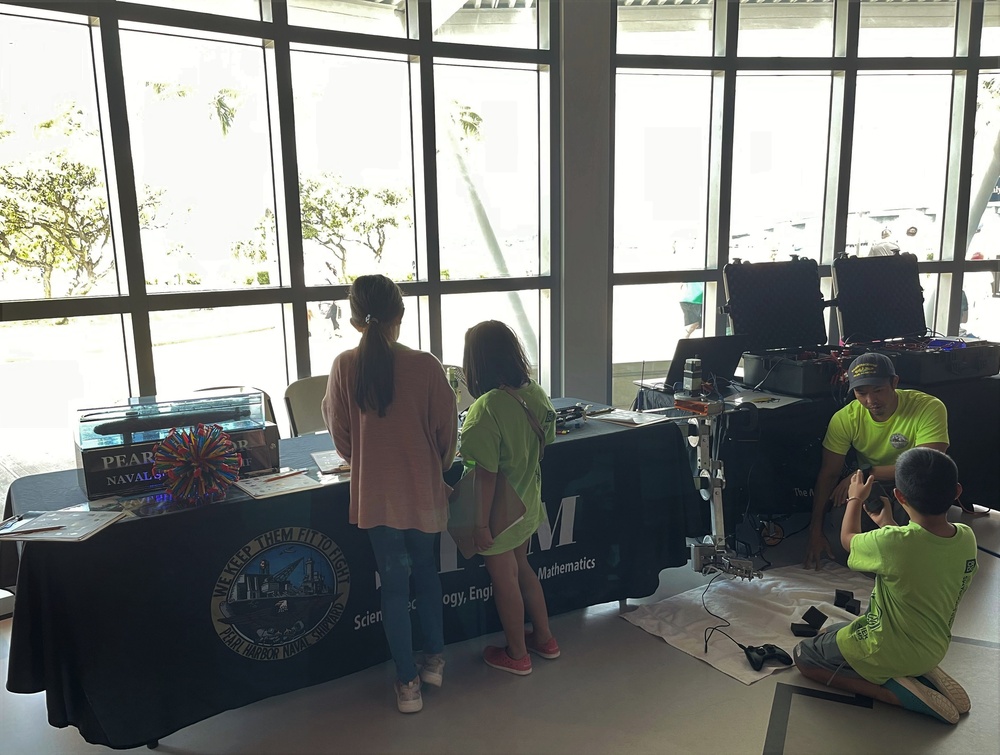 Pearl Harbor Naval Shipyard supports STEM event