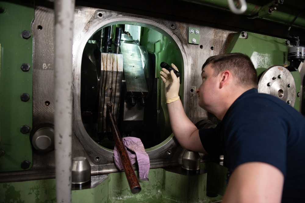 Coast Guard Cutter Healy conducts science missions in Beaufort Sea