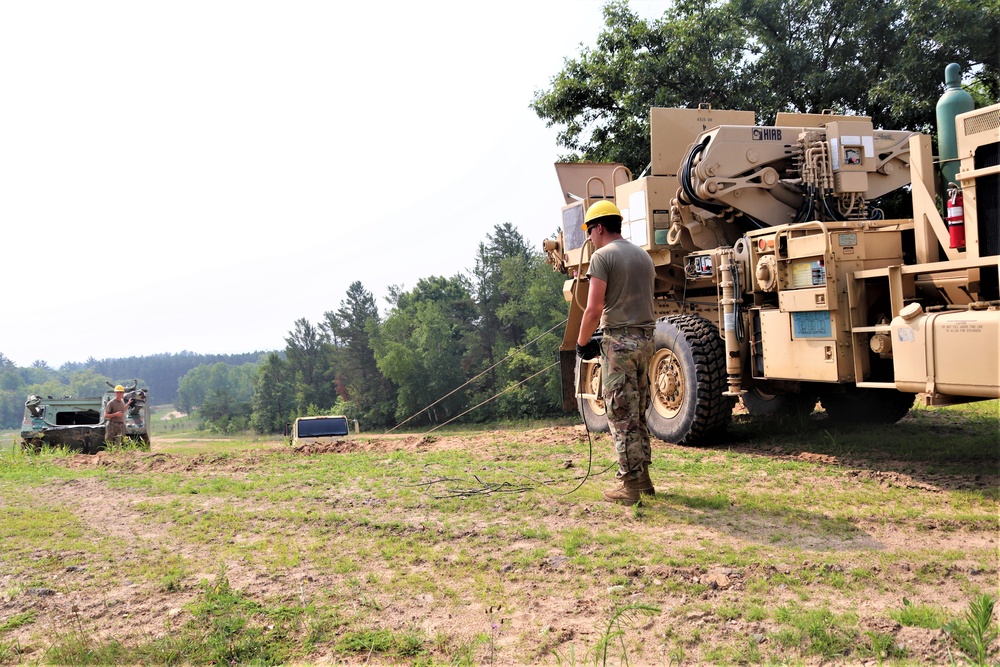 RTS-Maintenance course trains Soldiers on vehicle recovery at Fort McCoy