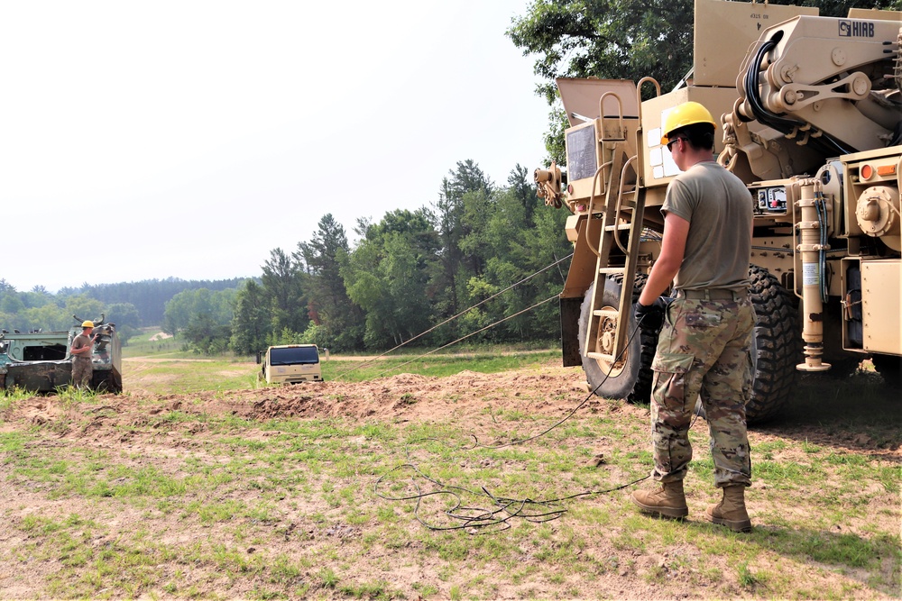 RTS-Maintenance course trains Soldiers on vehicle recovery at Fort McCoy