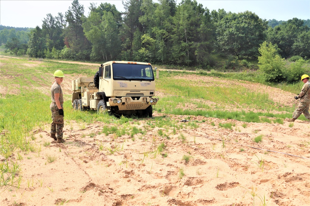 RTS-Maintenance course trains Soldiers on vehicle recovery at Fort McCoy