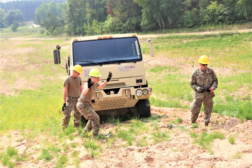 RTS-Maintenance course trains Soldiers on vehicle recovery at Fort McCoy