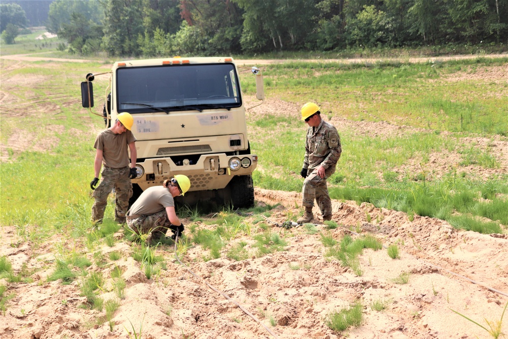 RTS-Maintenance course trains Soldiers on vehicle recovery at Fort McCoy