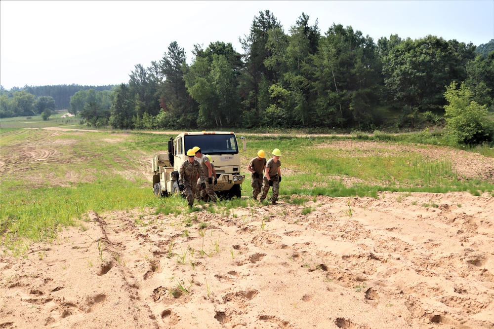 RTS-Maintenance course trains Soldiers on vehicle recovery at Fort McCoy