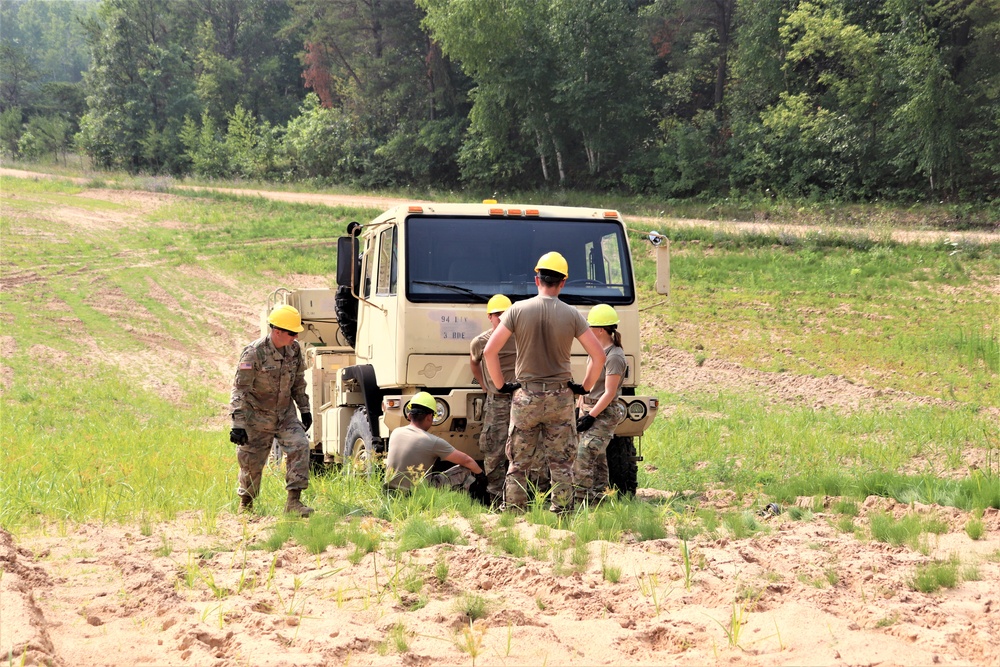 RTS-Maintenance course trains Soldiers on vehicle recovery at Fort McCoy