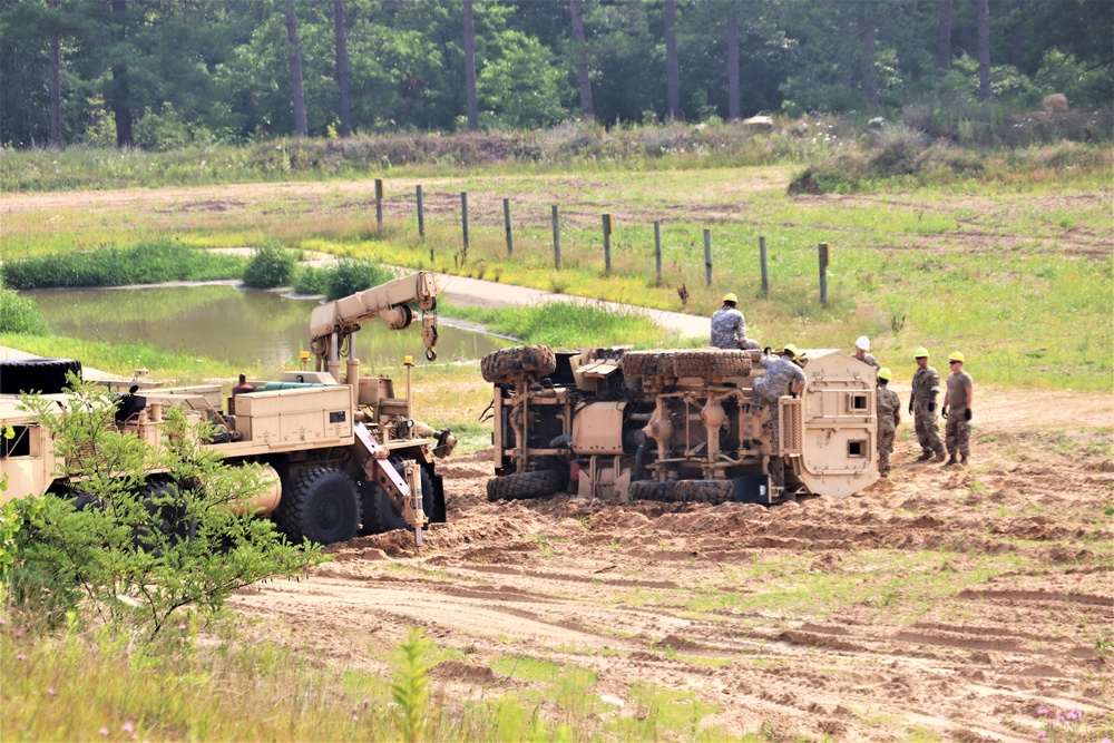 RTS-Maintenance course trains Soldiers on vehicle recovery at Fort McCoy