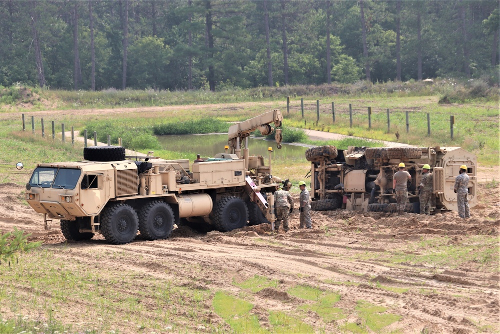 RTS-Maintenance course trains Soldiers on vehicle recovery at Fort McCoy